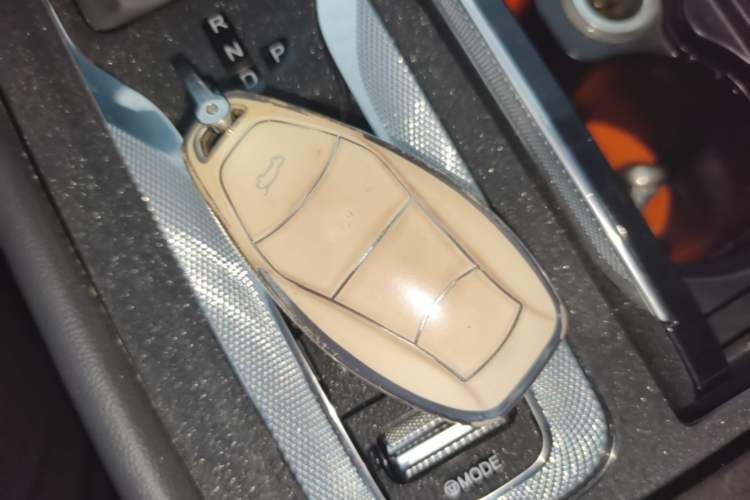 Used Hongqi H5 2024 2.0T Automatic Smart Connect Flagship Edition Vehicle Key