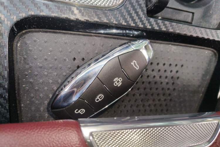 Used Hongqi H5 2024 2.0T Automatic Smart Connect Flagship Edition Vehicle Key