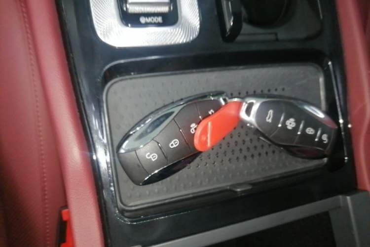 Used Hongqi H5 2024 2.0T Automatic Smart Connect Flagship Edition Vehicle Key