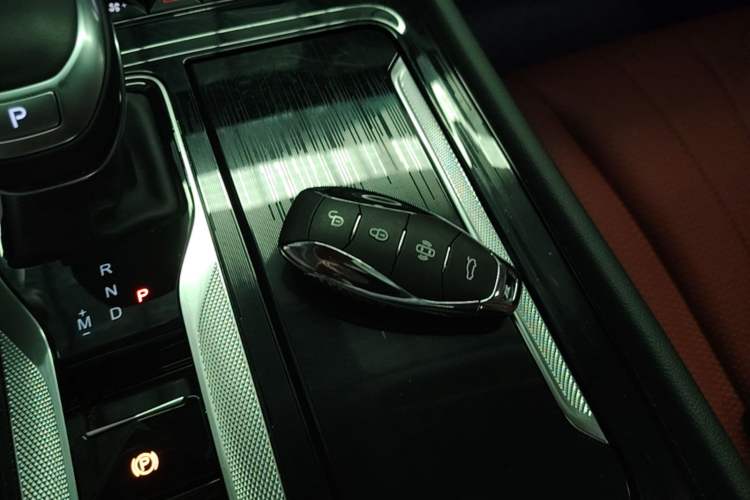 Used Hongqi H5 2024 1.5T DCT Smart Connect Flagship Edition Vehicle Key