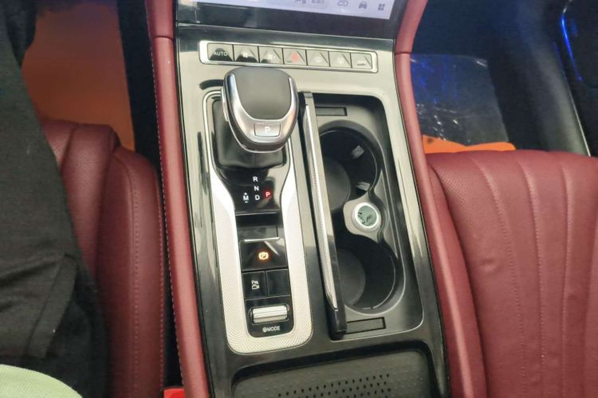 Used Hongqi H5 2024 2.0T Automatic Smart Connect Flagship Edition Gear Lever