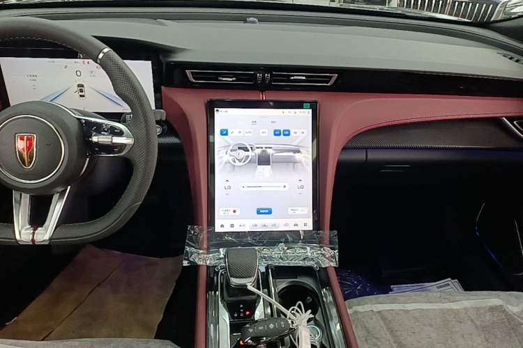 Used Hongqi H5 2025 Model 2.0T Automatic Xuan Ying 2 Million Units Commemorative Edition Audio And AC Panel