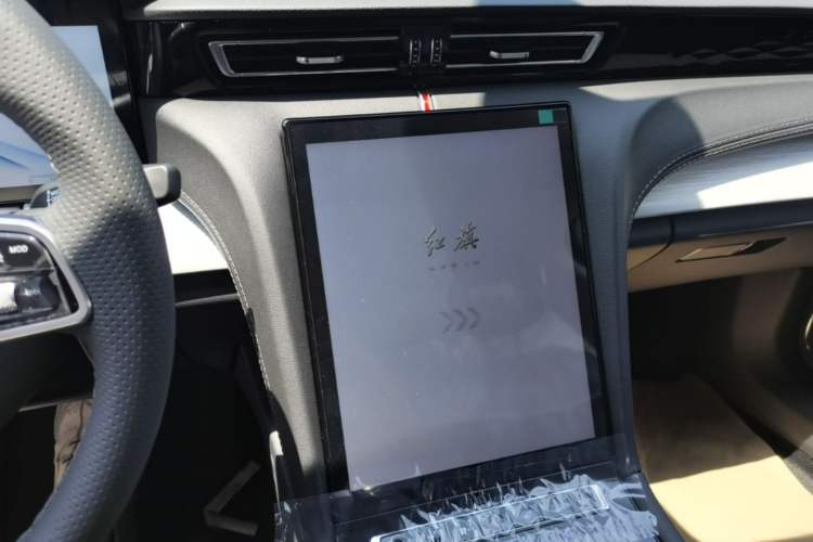 Used Hongqi H5 2025 2.0T Automatic Flag Edition – 500 000 Units Commemorative Version Audio And AC Panel
