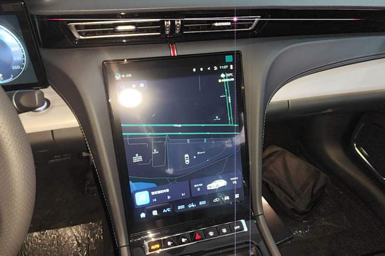 Used Hongqi H5 2025 2.0T Automatic Flag Edition – 500 000 Units Commemorative Version Audio And AC Panel
