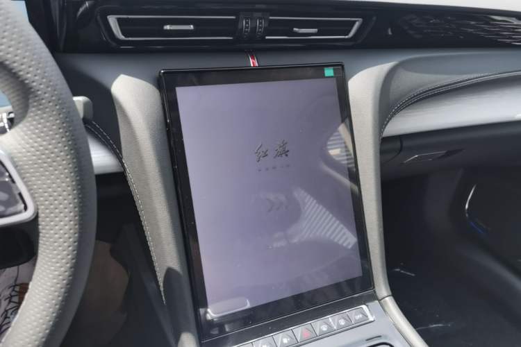 Used Hongqi H5 2025 2.0T Automatic Flag Edition – 500 000 Units Commemorative Version Audio And AC Panel