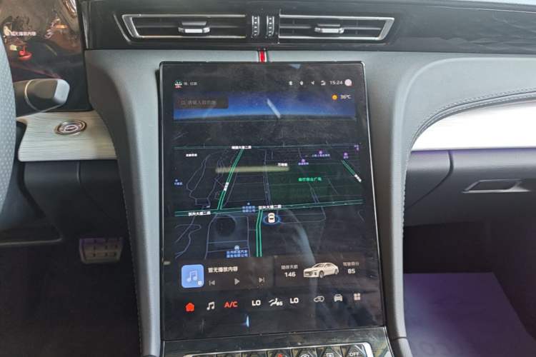 Used Hongqi H5 2025 2.0T Automatic Flag Edition – 500 000 Units Commemorative Version Audio And AC Panel