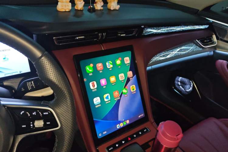 Used Hongqi H5 2025 2.0T Automatic Flag Edition – 500 000 Units Commemorative Version Audio And AC Panel