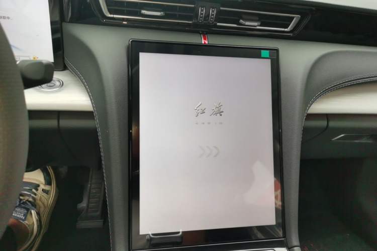 Used Hongqi H5 2025 2.0T Automatic Flag Edition – 500 000 Units Commemorative Version Audio And AC Panel