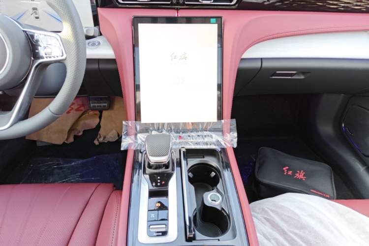 Used Hongqi H5 2025 2.0T Automatic Flag Edition – 500 000 Units Commemorative Version Audio And AC Panel