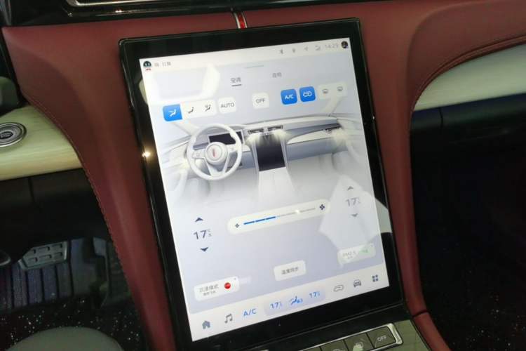 Used Hongqi H5 2025 2.0T Automatic Flag Edition – 500 000 Units Commemorative Version Audio And AC Panel