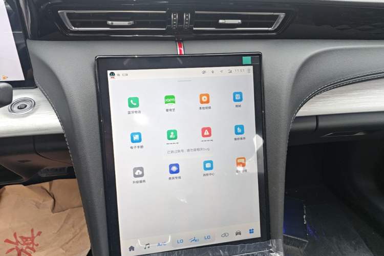 Used Hongqi H5 2025 2.0T Automatic Flag Edition – 500 000 Units Commemorative Version Audio And AC Panel