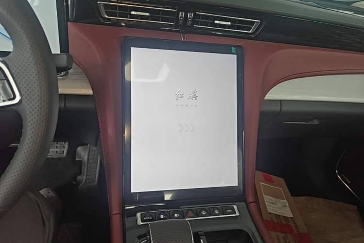 Used Hongqi H5 2025 2.0T Automatic Flag Edition – 500 000 Units Commemorative Version Audio And AC Panel