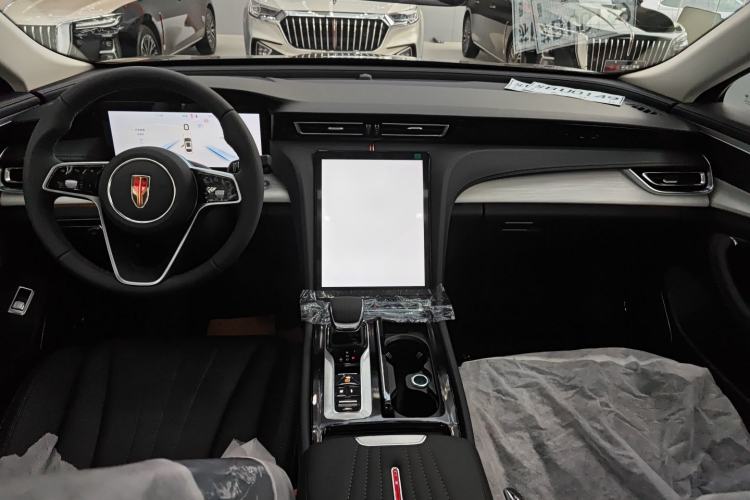 Used Hongqi H5 2025 2.0T Automatic Flag Edition – 500 000 Units Commemorative Version Audio And AC Panel