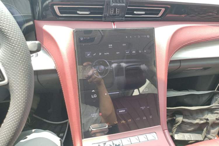 Used Hongqi H5 2025 2.0T Automatic Flag Edition – 500 000 Units Commemorative Version Audio And AC Panel