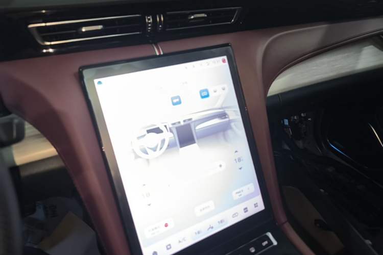 Used Hongqi H5 2025 2.0T Automatic Flag Edition – 500 000 Units Commemorative Version Audio And AC Panel