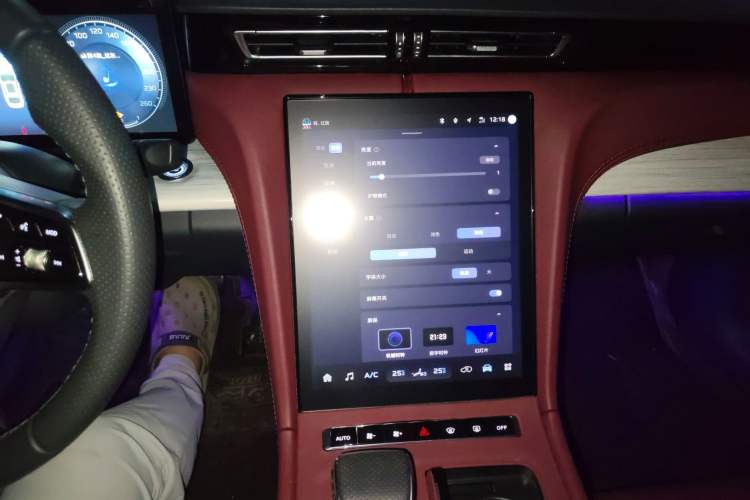 Used Hongqi H5 2025 2.0T Automatic Flag Edition – 500 000 Units Commemorative Version Audio And AC Panel