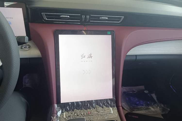 Used Hongqi H5 2025 2.0T Automatic Flag Edition – 500 000 Units Commemorative Version Audio And AC Panel
