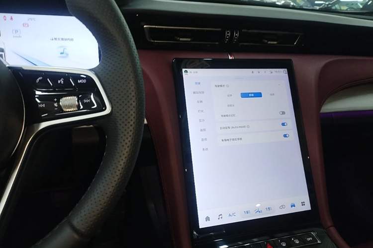 Used Hongqi H5 2025 2.0T Automatic Flag Edition – 500 000 Units Commemorative Version Audio And AC Panel