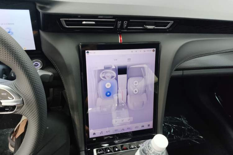 Used Hongqi H5 2025 Model 2.0T Automatic Xuan Ying 2 Million Units Commemorative Edition Audio And AC Panel