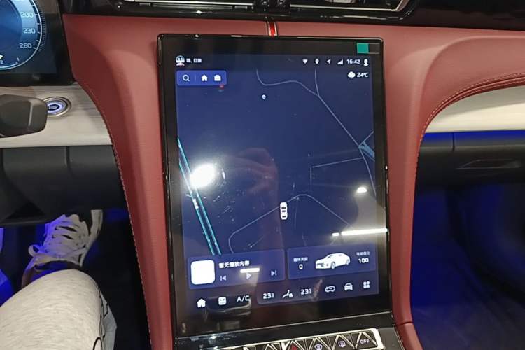 Used Hongqi H5 2025 2.0T Automatic Flag Edition – 500 000 Units Commemorative Version Audio And AC Panel