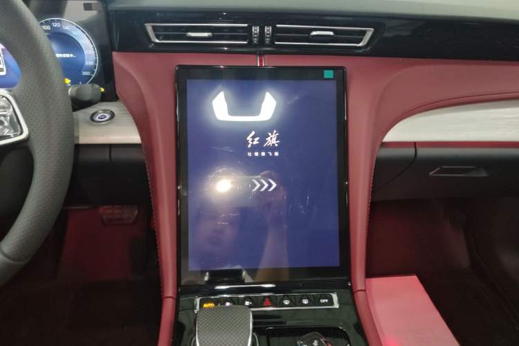Used Hongqi H5 2025 2.0T Automatic Flag Edition – 500 000 Units Commemorative Version Audio And AC Panel