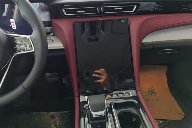 Used Hongqi H5 2025 2.0T Automatic Flag Edition – 500 000 Units Commemorative Version Audio And AC Panel