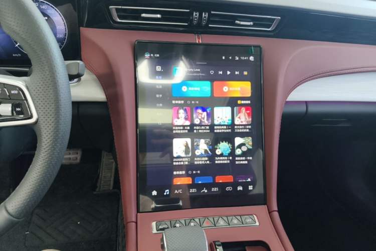 Used Hongqi H5 2025 2.0T Automatic Flag Edition – 500 000 Units Commemorative Version Audio And AC Panel