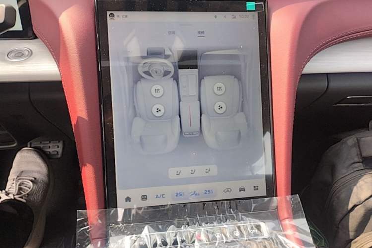 Used Hongqi H5 2025 2.0T Automatic Flag Edition – 500 000 Units Commemorative Version Audio And AC Panel