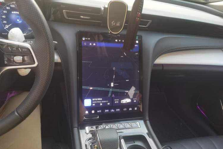 Used Hongqi H5 2025 2.0T Automatic Flag Edition – 500 000 Units Commemorative Version Audio And AC Panel