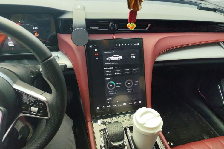Used Hongqi H5 2025 2.0T Automatic Flag Edition – 500 000 Units Commemorative Version Audio And AC Panel