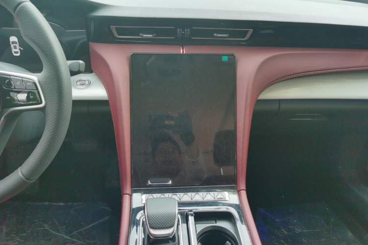Used Hongqi H5 2025 2.0T Automatic Flag Edition – 500 000 Units Commemorative Version Audio And AC Panel