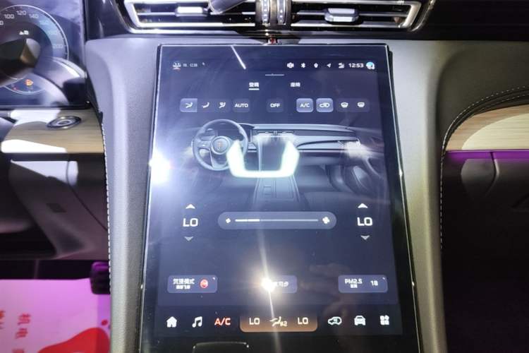 Used Hongqi H5 2025 2.0T Automatic Flag Edition – 500 000 Units Commemorative Version Audio And AC Panel