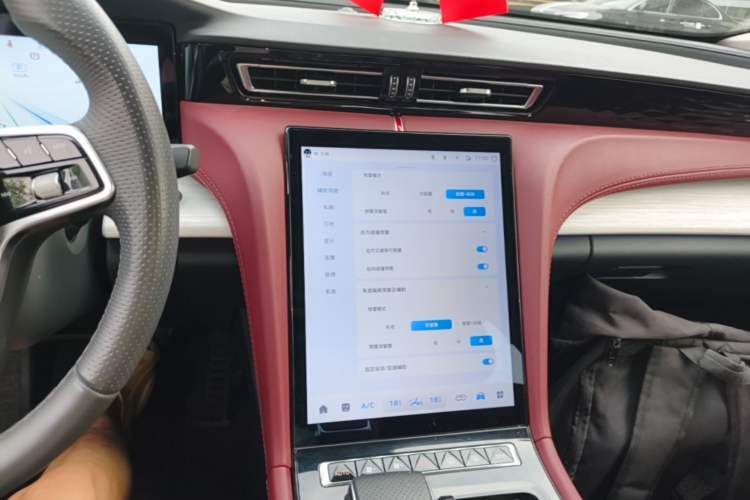 Used Hongqi H5 2025 2.0T Automatic Flag Edition – 500 000 Units Commemorative Version Audio And AC Panel
