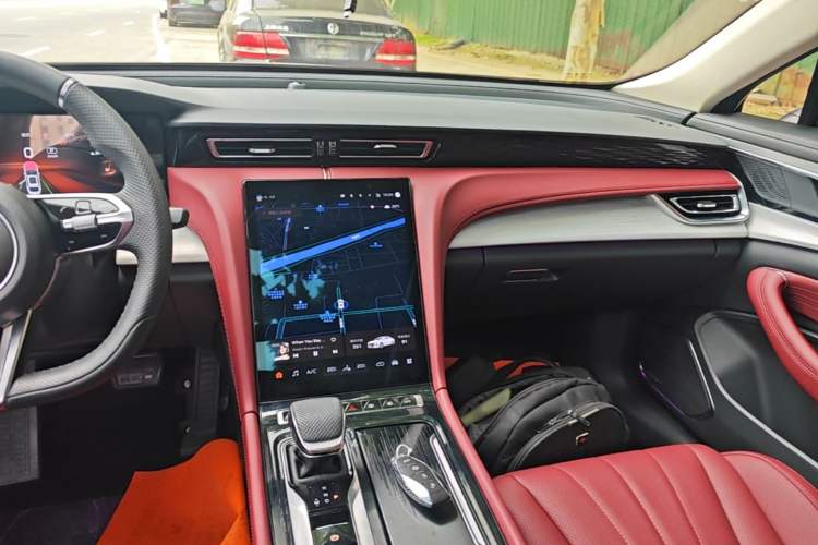 Used Hongqi H5 2025 2.0T Automatic Xuan Ying Edition Audio And AC Panel