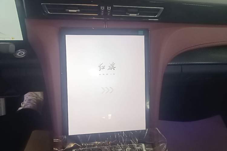 Used Hongqi H5 2025 Model 2.0T Automatic Xuan Ying 2 Million Units Commemorative Edition Audio And AC Panel
