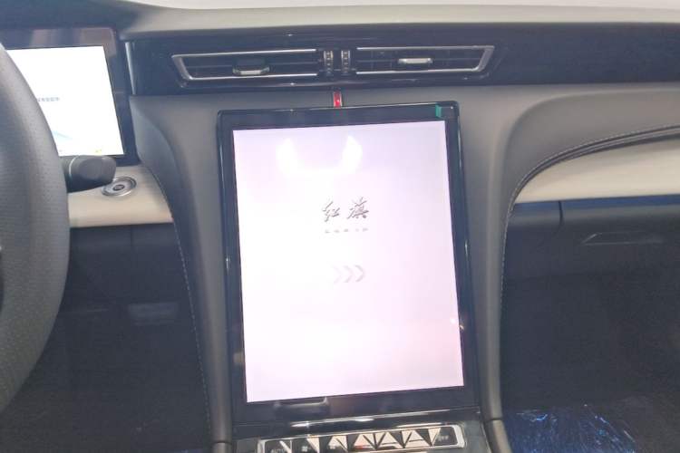 Used Hongqi H5 2025 2.0T Automatic Flag Edition – 500 000 Units Commemorative Version Audio And AC Panel
