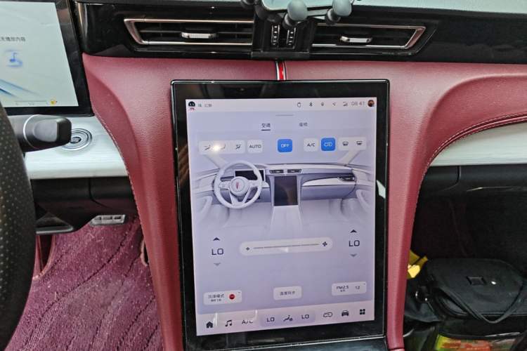 Used Hongqi H5 2025 2.0T Automatic Flag Edition – 500 000 Units Commemorative Version Audio And AC Panel