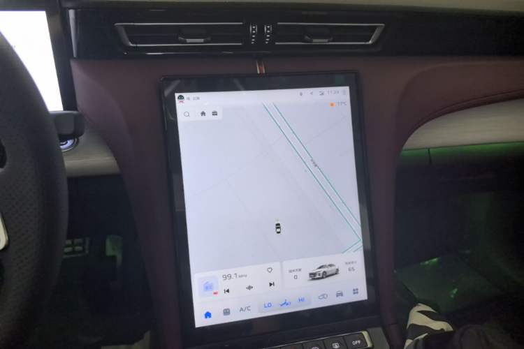 Used Hongqi H5 2025 2.0T Automatic Flag Edition – 500 000 Units Commemorative Version Audio And AC Panel