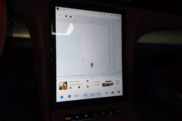 Used Hongqi H5 2025 2.0T Automatic Flag Edition – 500 000 Units Commemorative Version Audio And AC Panel