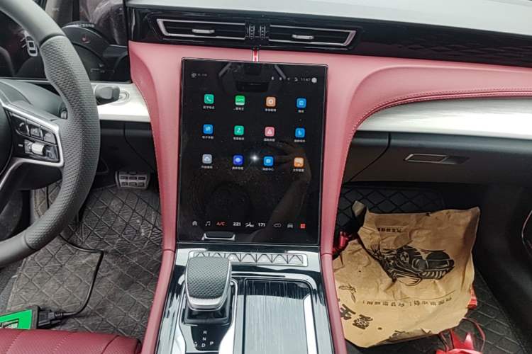 Used Hongqi H5 2025 2.0T Automatic Flag Edition – 500 000 Units Commemorative Version Audio And AC Panel