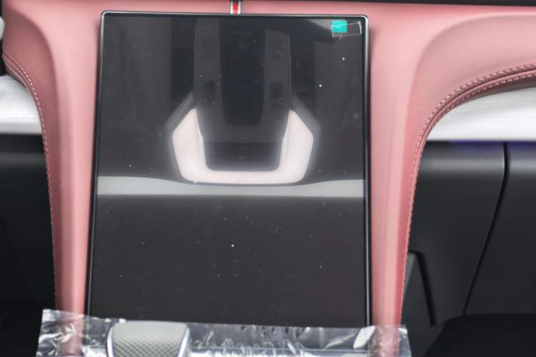 Used Hongqi H5 2025 2.0T Automatic Flag Edition – 500 000 Units Commemorative Version Audio And AC Panel