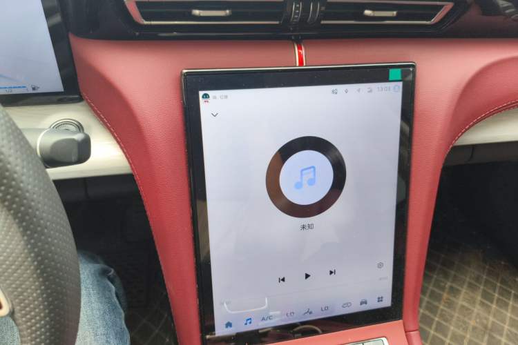 Used Hongqi H5 2025 2.0T Automatic Flag Edition – 500 000 Units Commemorative Version Audio And AC Panel