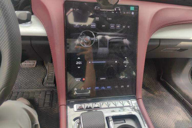 Used Hongqi H5 2025 2.0T Automatic Xuan Ying Edition Audio And AC Panel