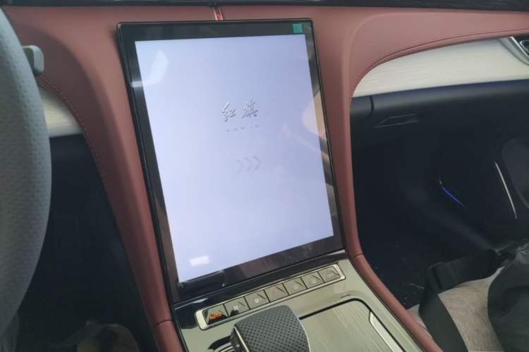 Used Hongqi H5 2025 2.0T Automatic Flag Edition – 500 000 Units Commemorative Version Audio And AC Panel