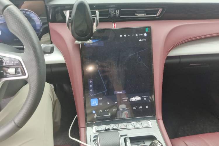 Used Hongqi H5 2025 2.0T Automatic Flag Edition – 500 000 Units Commemorative Version Audio And AC Panel
