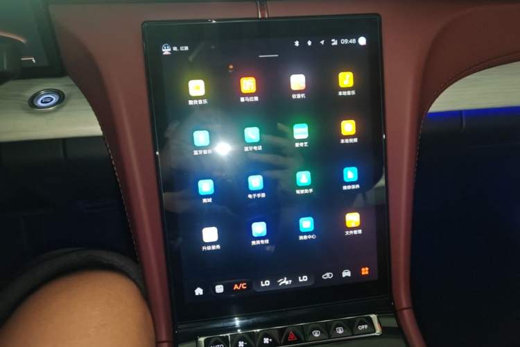 Used Hongqi H5 2025 2.0T Automatic Flag Edition – 500 000 Units Commemorative Version Audio And AC Panel