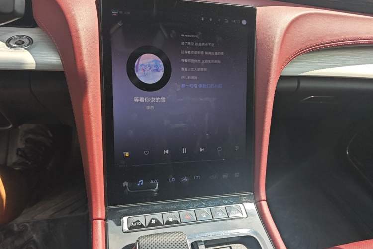 Used Hongqi H5 2025 2.0T Automatic Flag Edition – 500 000 Units Commemorative Version Audio And AC Panel