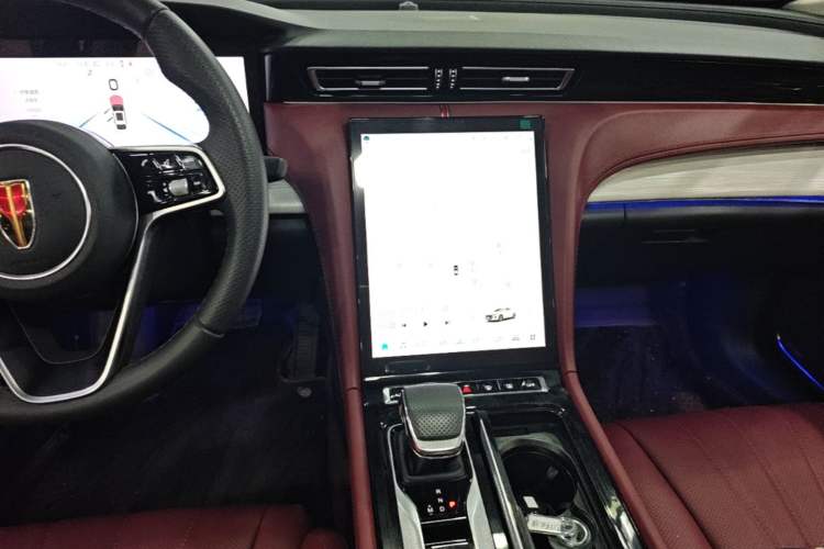 Used Hongqi H5 2025 2.0T Automatic Flag Edition – 500 000 Units Commemorative Version Audio And AC Panel