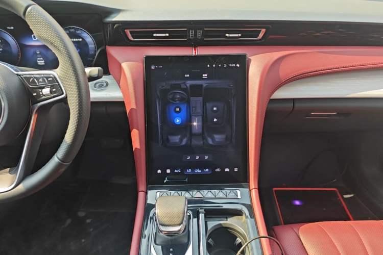 Used Hongqi H5 2025 2.0T Automatic Flag Edition – 500 000 Units Commemorative Version Audio And AC Panel