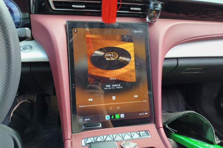 Used Hongqi H5 2025 2.0T Automatic Flag Edition – 500 000 Units Commemorative Version Audio And AC Panel